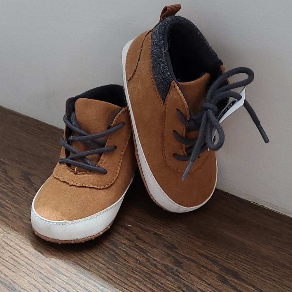 NWT Old Navy baby toddler boots sz 12-18 Months
